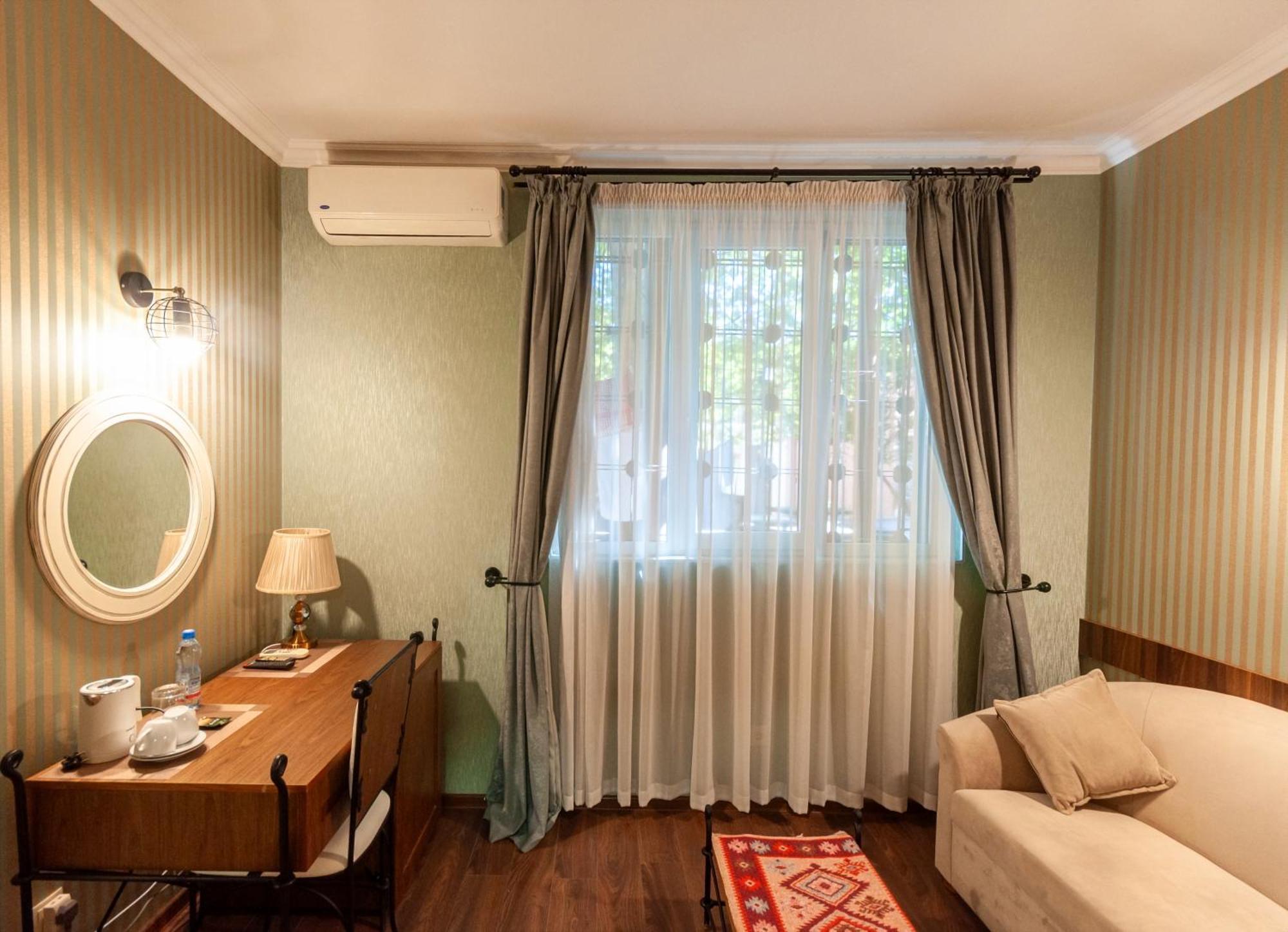 Wine Story Hotel & Club Tbilissi Extérieur photo
